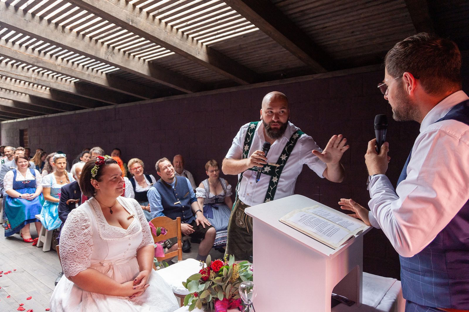 Hochzeitspaar bei der Zeremonie
